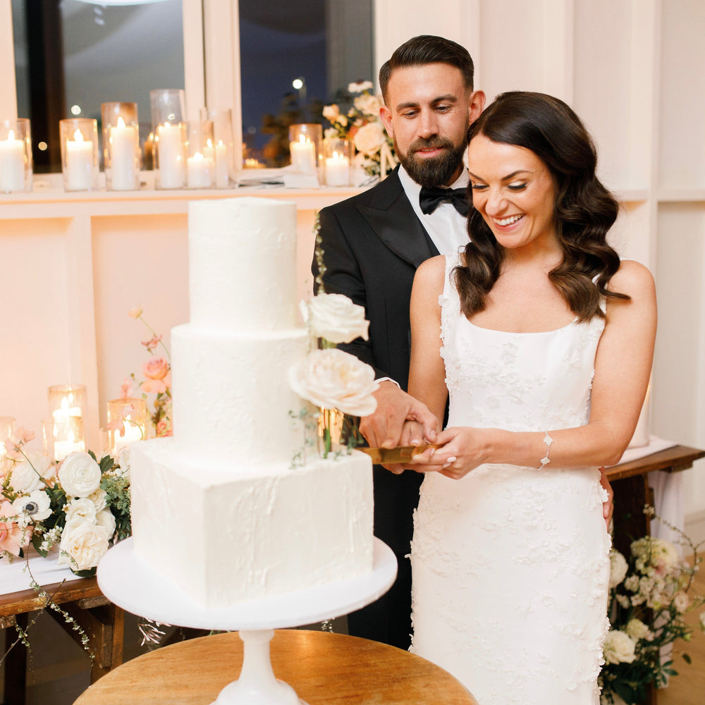 When is the best time to cut your wedding cake?