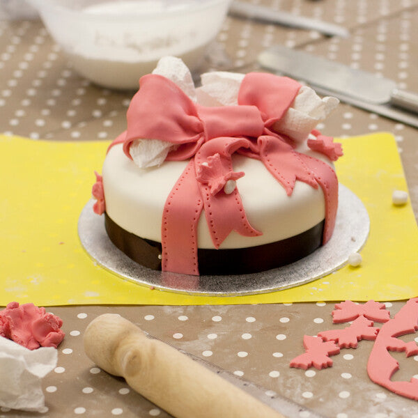ribbon style icing cake photo