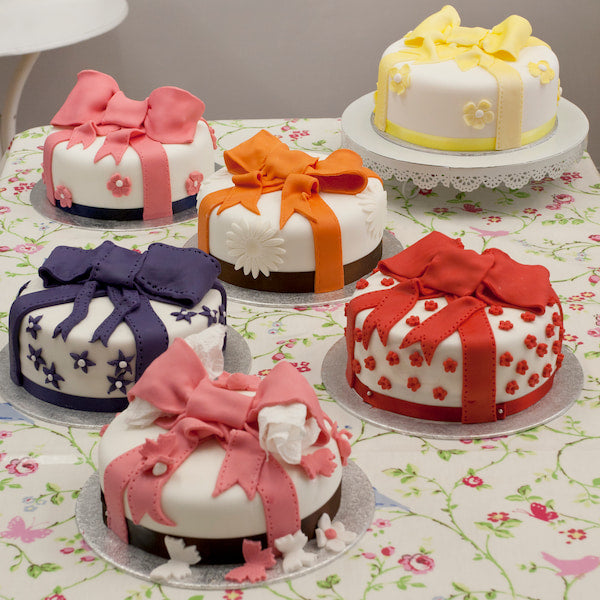 wonderful ribbon style icing on cakes